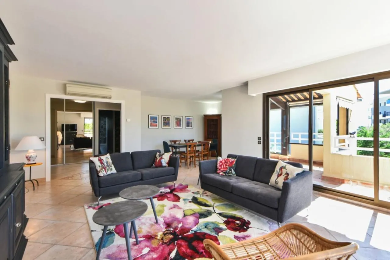 Appartement Graphique Welkeys Antibes Apartment