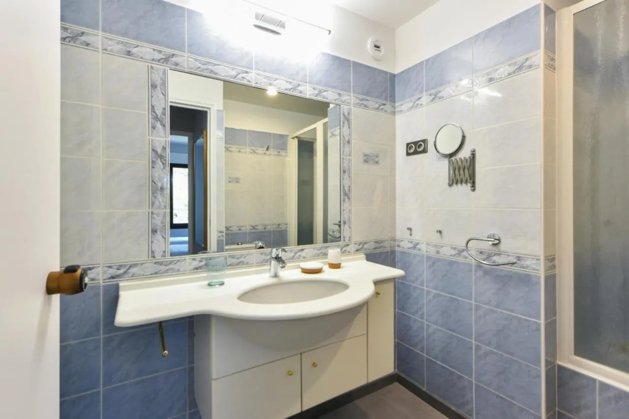 Appartement Graphique Welkeys Antibes Apartment